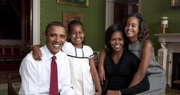 Rodina amerického prezidenta Baracka Obamy na oficiální fotografii