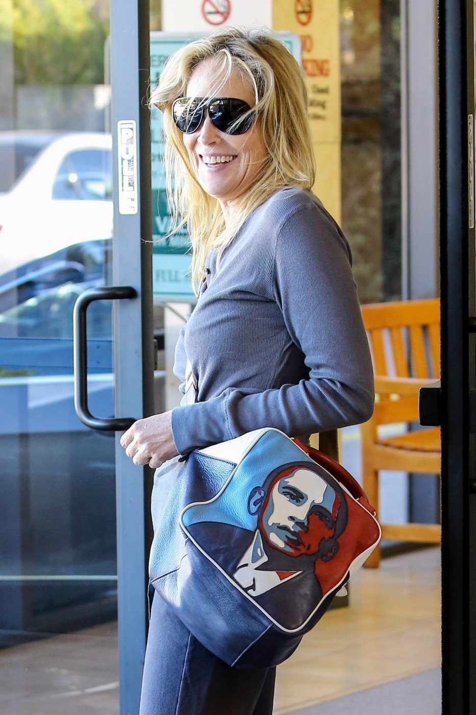 Sharon Stone si svého Obamu nosí na kabelce
