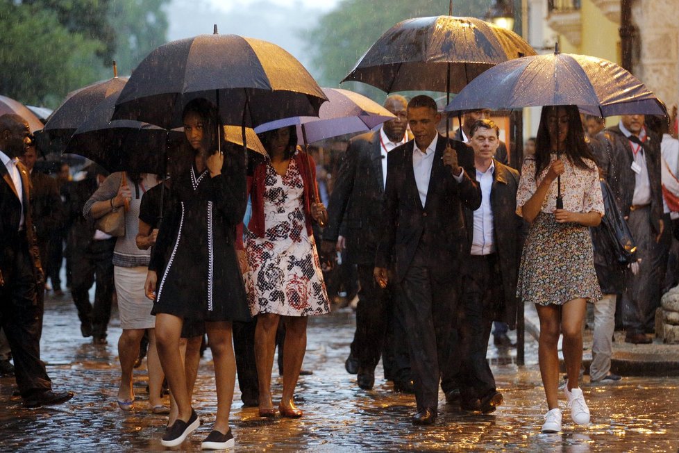 Prezident Barack Obama s rodinou přiletěl na návětěvu Kuby. Nejdříve si prohlédl Starou Havanu.