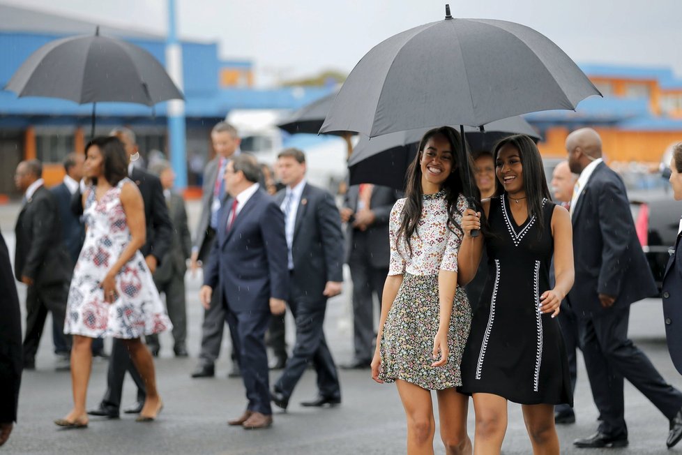 Barack Obama s rodinou přiletěl na návštěvu Kuby. Nejdříve si prohlédl Starou Havanu.