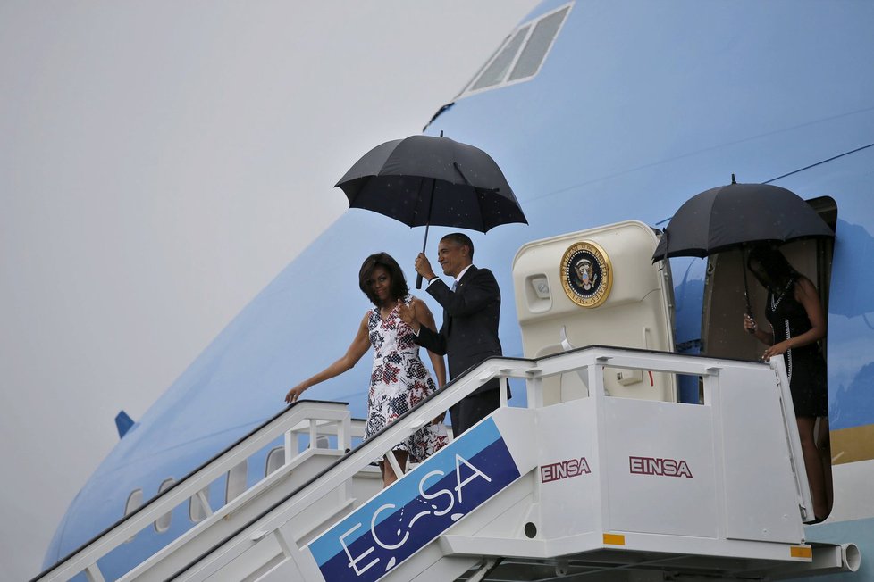 Prezident Barack Obama s rodinou přiletěl na návětěvu Kuby. Nejdříve si prohlédl Starou Havanu.