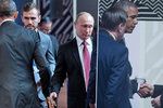 Americký prezident Barack Obama a jeho ruský prezident Vladimir Putin při potřesení rukou na summitu v Peru