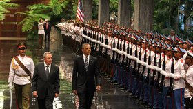 Americký prezident Barack Obama zahájil na Kubě historické jednání s kubánským vůdcem Raúlem Castrem.