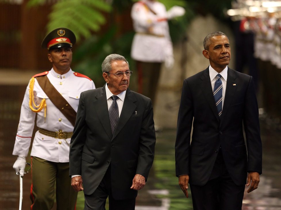 Americký prezident Barack Obama zahájil na Kubě historické jednání s kubánským vůdcem Raúlem Castrem.