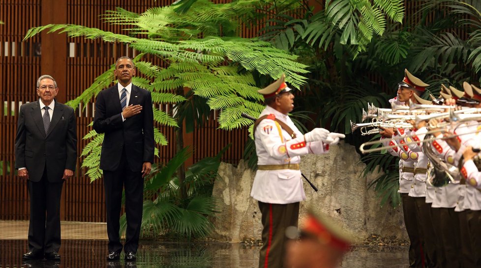 Americký prezident Barack Obama zahájil na Kubě historické jednání s kubánským vůdcem Raúlem Castrem.