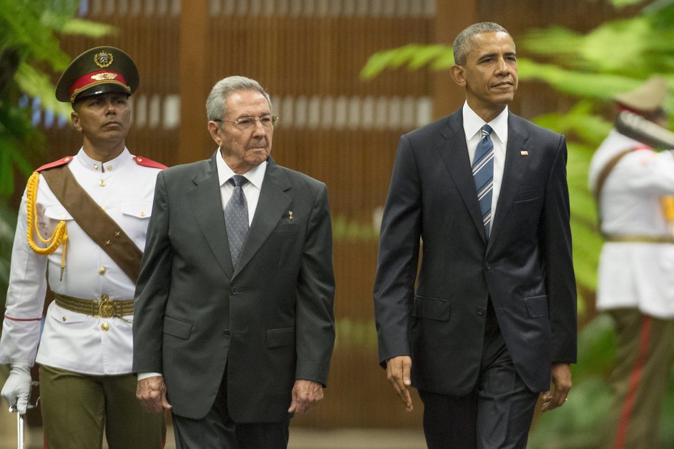 Americký prezident Barack Obama zahájil na Kubě historické jednání s kubánským vůdcem Raúlem Castrem.