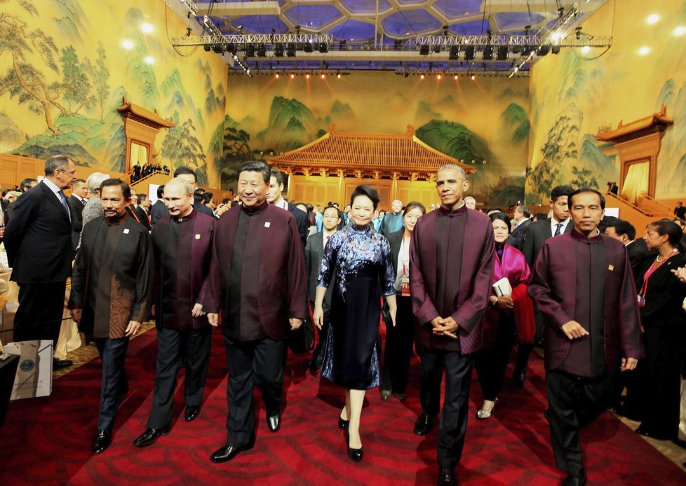 Na summitu APEC v Číně nechyběli ani Putin s Obamou. A samozřejmě ani čínský prezident Si Ťin-Pching