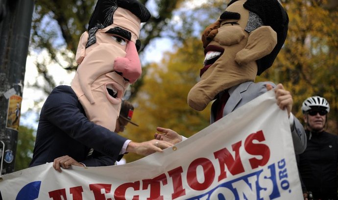 Obama v debatě překvapivě nevyužil Romneyho slabá místa, na která běžně upozorňuje na předvolebních shromážděních. Bývalému guvernérovi například nevytknul jeho kontroverzní poznámku o tom, že 47 procent Američanů parazituje na státním rozpočtu. (Foto ČTK)