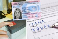 Paní Novák? Češky se na občance budou moci zbavit přechýlení, na všechny čekají otisky prstů