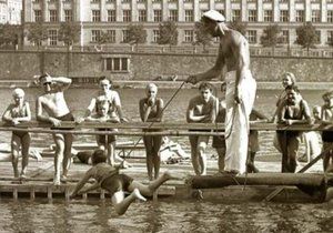 Ferdinand Platil naučil plavat celé generace dětí