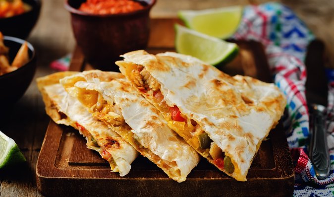 Mexickou specialitou oblíbenou snad po celém světě je quesadilla