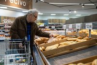 Snižování inflace v Česku drhne. V srpnu činila 8,5 procenta, klíčovou roli hrají paliva