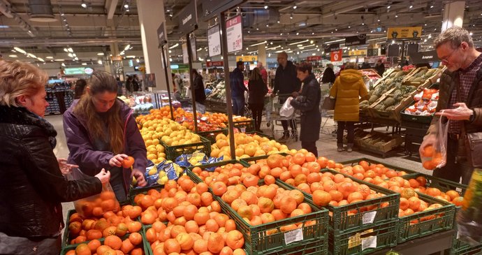 Stále drahé Česko: Inflace je třetí nejvyšší v historii. Které potraviny zdražovaly?