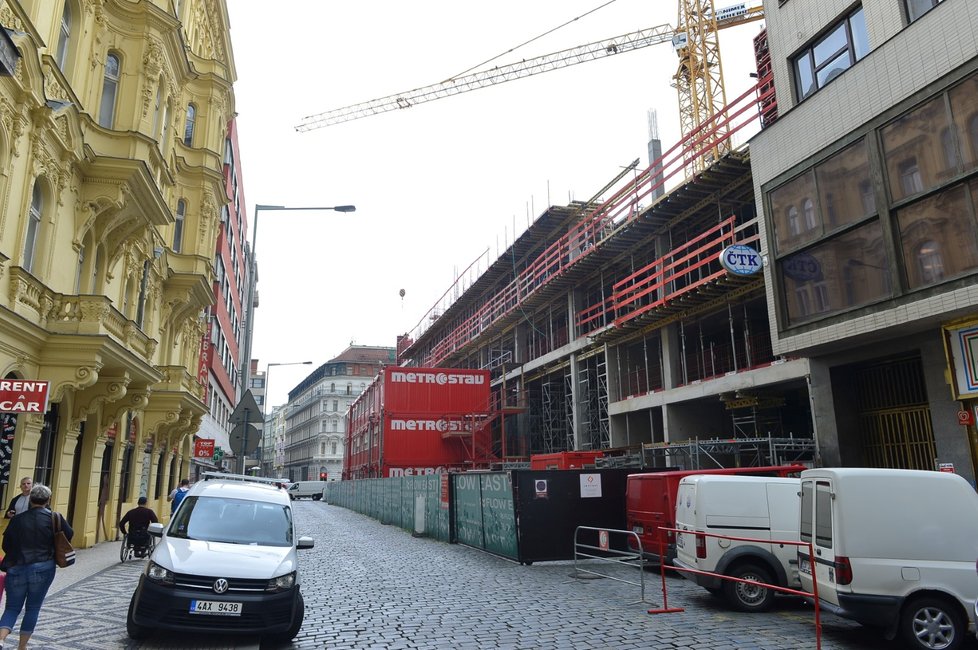 Výstavba Květinového domu, kde Primark bude sídlit, probíhá podle plánu a žádná zdržení nejsou.