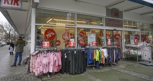 Oblíbený řetězec KIK s levným oblečením, dekoracemi a věcmi pro domácnost ruší 150 poboček. Známe důvody i to, zda velká čistka zasáhne i obchody v Česku. Oblíbený řetězec KIK s levným oblečením, dekoracemi a věcmi pro domácnost ruší 150 poboček. Známe důvody i to, zda velká čistka zasáhne i obchody v Česku.