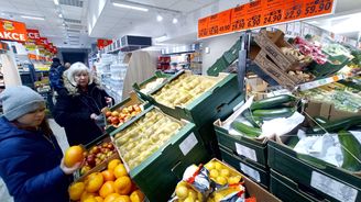 Inflace v březnu zpomalila na 15 procent, vysoko se drží hlavně kvůli potravinám