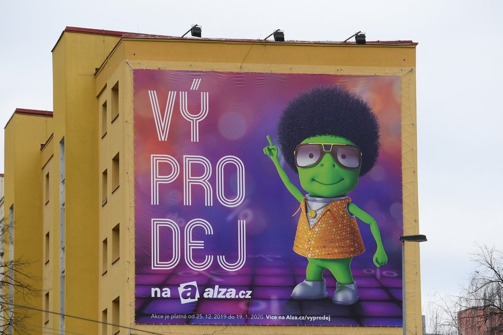 Reklama internetového obchodu Alza.cz upozorňující na povánoční výprodej