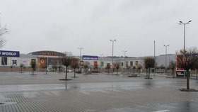 Parkoviště u obchodního centra na Zličíně 25. 12. 2016