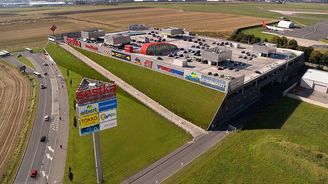 Zakladatelé ePojištění.cz prodali Obchodní centrum Šestka