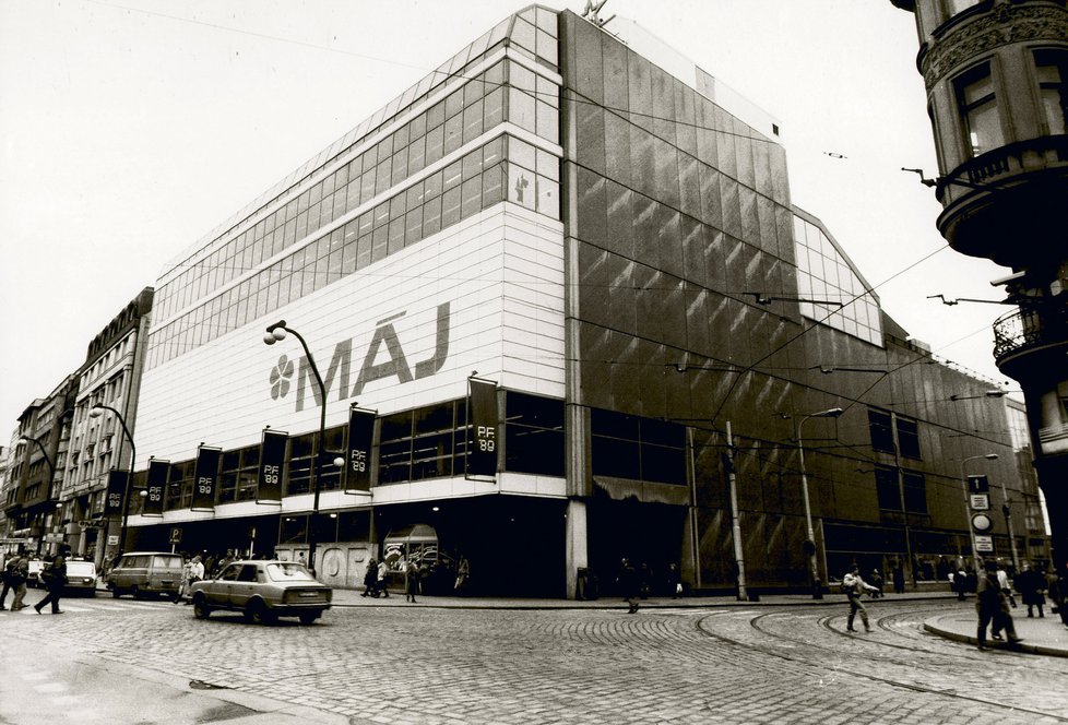 1975: Budova je natolik zajímavá, že tehdy vyvolala zájem i mezi evropskými architekty
