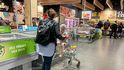 Na 28. září si do supermarketu nezajdete. Otevřeno mají jen prodejny do 200m čtverečních. Na 28. září si do supermarketu nezajdete. Otevřeno mají jen prodejny do 200m čtverečních.