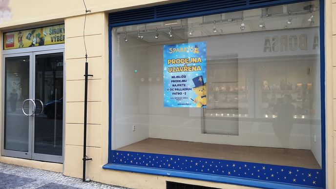 Uzavřené hračkářství Sparkys kousek od ulice Na Příkopě. Novou prodejnu ale otevřelo na Václavském náměstí.