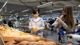 Změny DPH u potravin: Supermarkety se vytasily s akcemi, expert v tom vidí jen marketing