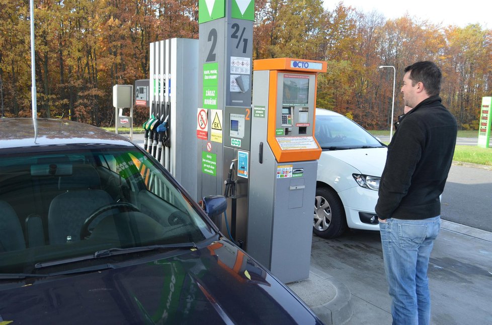 Obchodní centra a parkoviště zejí o svátcích prázdnotou