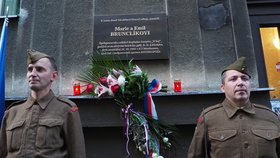Na Žižkově byla odhalena pamětní deska manželům Brunclíkovým za účast ve druhém odboji, 23. 10. 2023