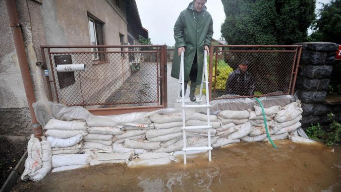 Obec Luže na Chrudimsku ohrožuje řeka Novohradka