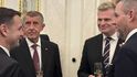 Zákulisí galavečera v Obecním domě: Pellegrini se objímal s Babiše! A ťukl si s Motoristy Zákulisí galavečera v Obecním domě: Pellegrini se objímal s Babiše! A ťukl si s Motoristy