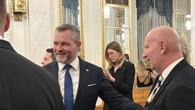 Zákulisí galavečera v Obecním domě: Pellegrini se objímal s Babiše! A ťukl si s Motoristy