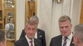 Zákulisí galavečera v Obecním domě: Pellegrini se objímal s Babiše! A ťukl si s Motoristy
