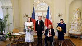 Poslední novoroční oběd prezidenta Miloše Zemana s premiérem a jeho manželkou: Zeman přivítal na zámku v Lánech premiéra Petra Fialu (ODS) s manželkou Janou (2. 1. 2023).