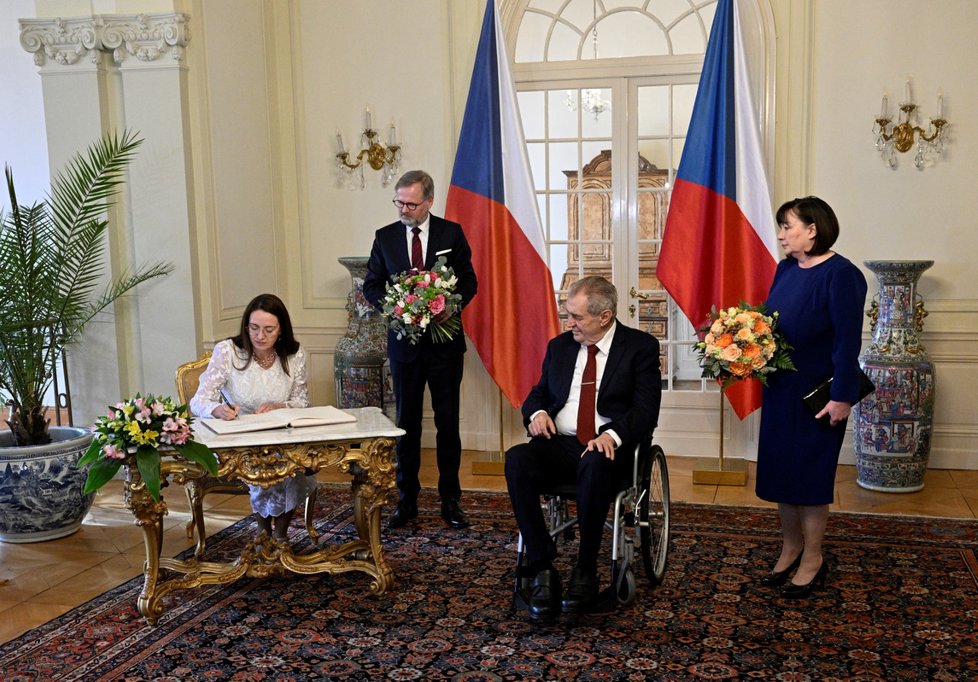 Poslední novoroční oběd prezidenta Miloše Zemana s premiérem a jeho manželkou: Zeman přivítal na zámku v Lánech premiéra Petra Fialu (ODS) s manželkou Janou (2. 1. 2023).