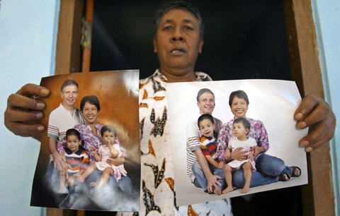 Celé rodiny po smrti: Bankéř se třemi dětmi, dědeček s vnoučaty... Děsivá bilance letu MH17!