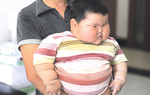 Čínské holčičce nechybí chuť k jídlu: Má 1 rok a 21 kilo!