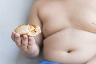 Za obezitu dětí mohou rodiče. Pouze u 1 % z nich ji nelze ovlivnit stravou a režimem