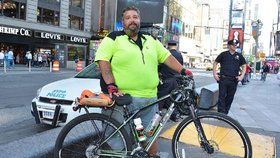 Obézní Američan jede na kole napříč USA, chtěl získat zpět ženu.