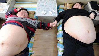 Čínský pár se "vyžral" na 394 kilo! Na sex mohou zapomenout! Čínský pár se "vyžral" na 394 kilo! Na sex mohou zapomenout!