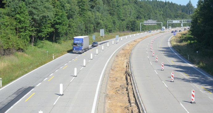 auta mají omezení z obou stran