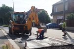 V Plzni se uzavřela výpadovka na Vejprnice, řidiči si kvůli opravě přechodu pro chodce zajedou 7 km. Zákaz vjezdu někteří moc neřeší.