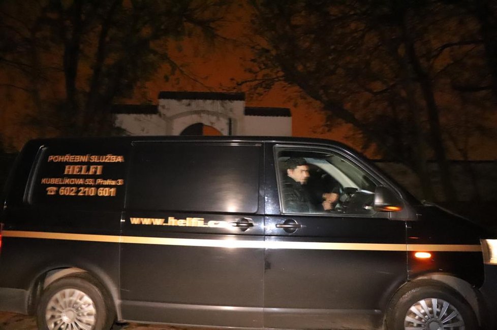 Policisté v pondělí nalezli v oboře Hvězda lidské tělo bez známek života. Pátrali přitom po pohřešovaných Janovi a Nině (9. listopad 2020).