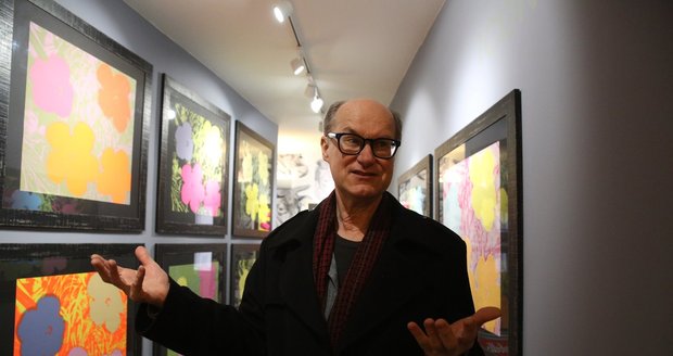 Prahu navštívil synovec Andy Warhola James, rozpovídal se o fenomenálním umělci.