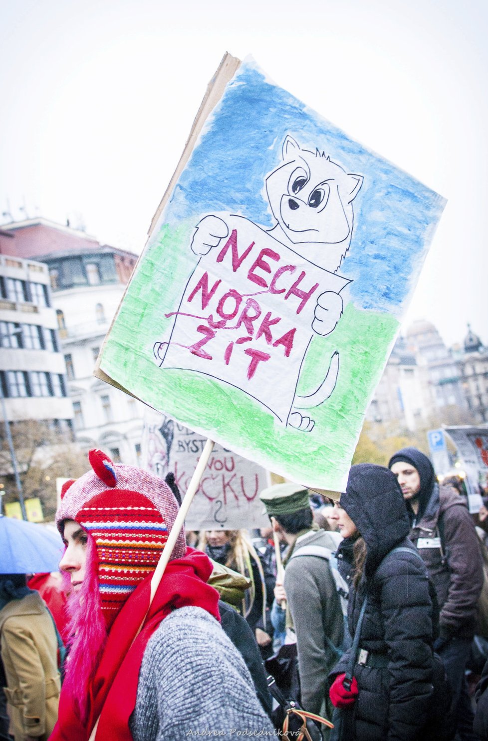 Na demonstraci proti kožešinám dorazilo něco přes 600 lidí.