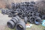 Obří skládku pneumatik na pozemcích firmy, která je v úpadku, řeší městská část, brněnský magistrát a Česká inspekce životního prostředí.