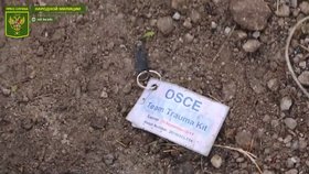 Vůz pozorovatelské mise Organizace pro bezpečnost a spolupráci v Evropě (OBSE) na území ovládaném východoukrajinskými separatisty najel na protitankovou minu.