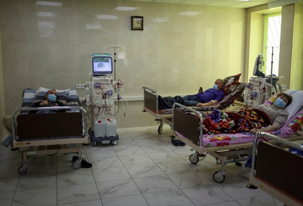 Nemocnice v Obuchivu: Pacienti na dialýze při výpadku proudu a vody.