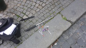 Zdrogovaná žena (30) vytáhla v centru Prahy obušek na prodavače. Ránu chtěla dát i strážníkovi
