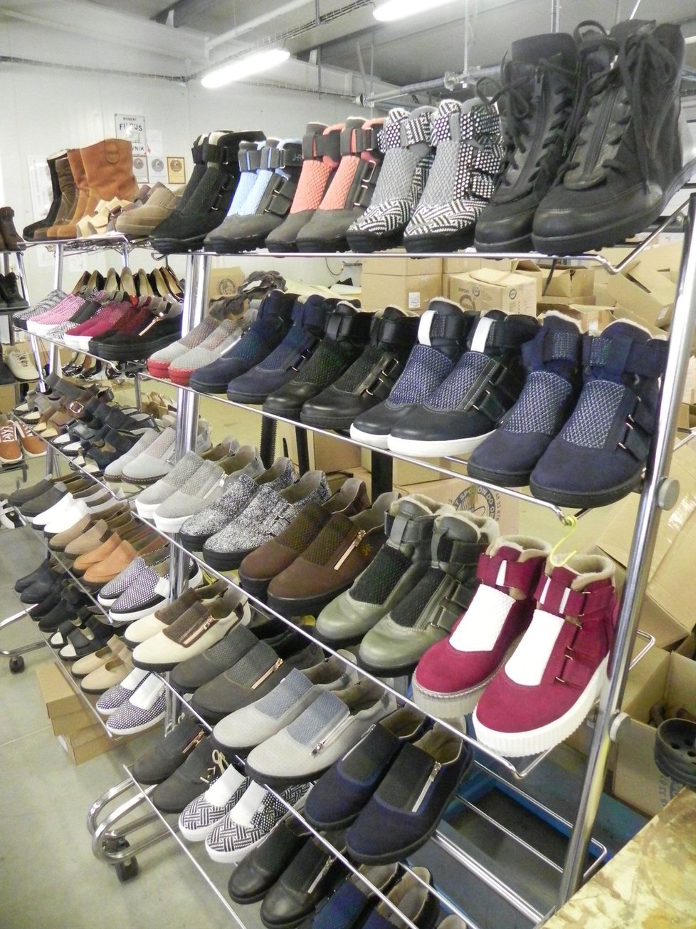 Hanákovu obuv si mlže zákazník prohlédnout, vyzkoušet a objednat přímo v dílně.
